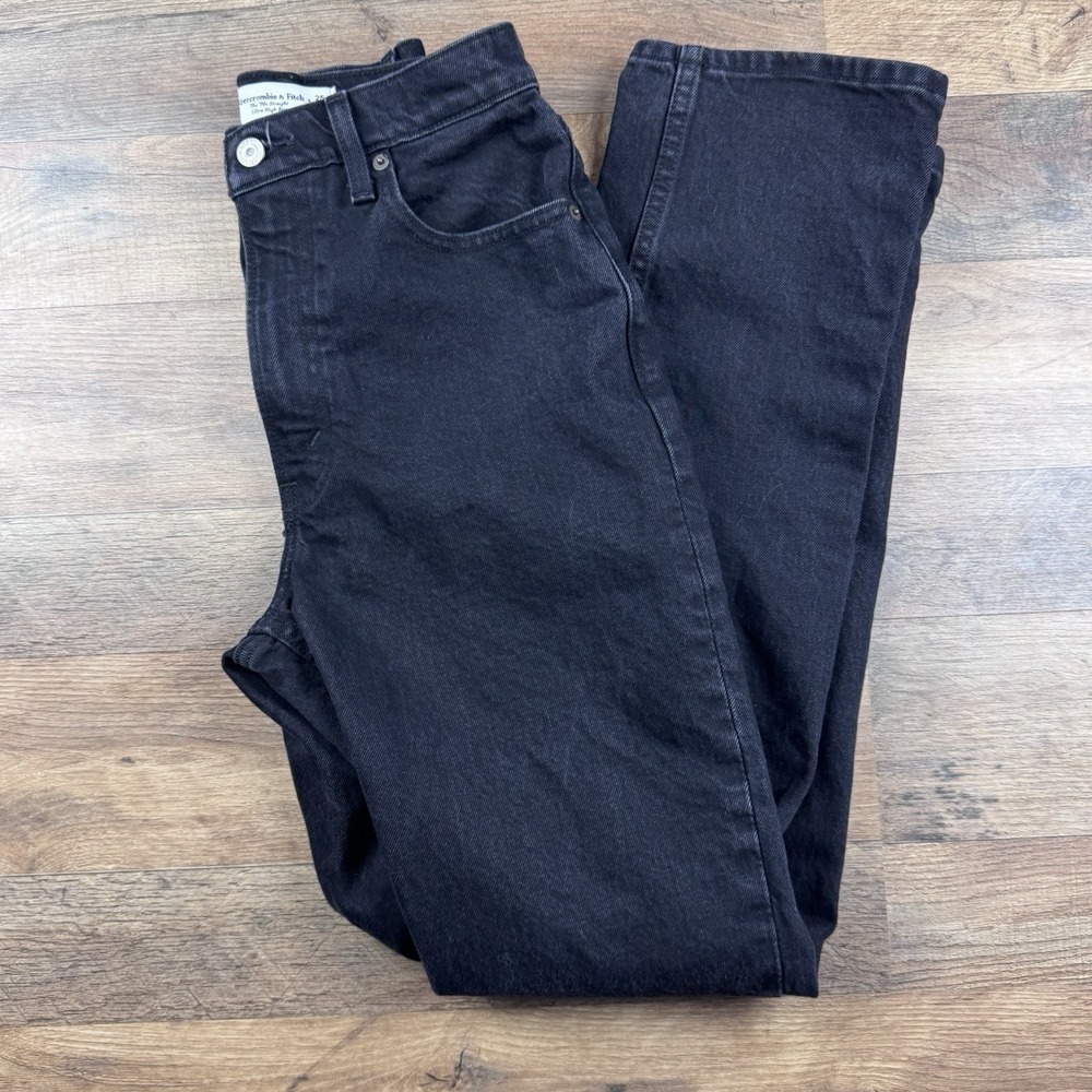 Abercrombie & Fitch The 90s Straight Ultra High Rise Jean Black 25/0 R